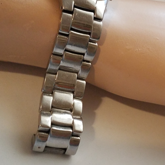 Women Vintage Guess Watch Wrist Watch Working Bubble Glass Date and time - Picture 4 of 8